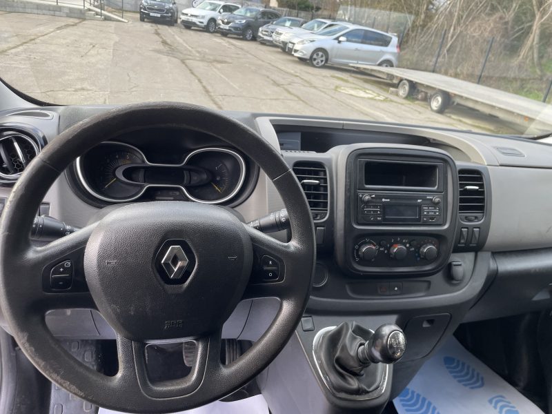 RENAULT TRAFIC 2015