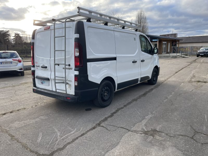 RENAULT TRAFIC 2015