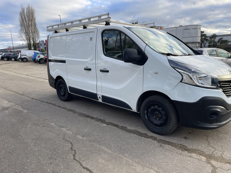 RENAULT TRAFIC 2015