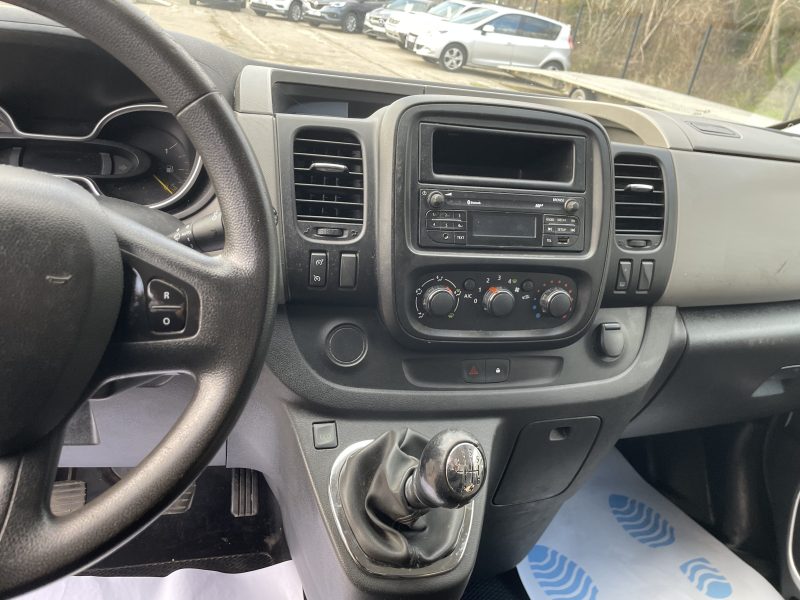 RENAULT TRAFIC 2015