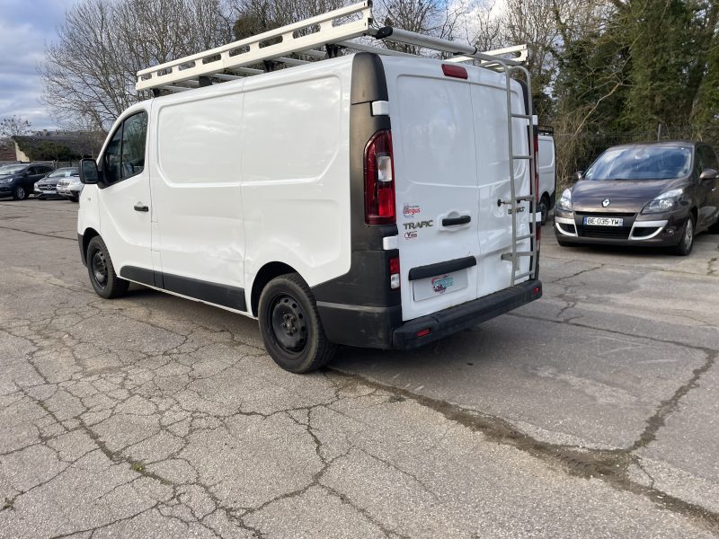 RENAULT TRAFIC 2015