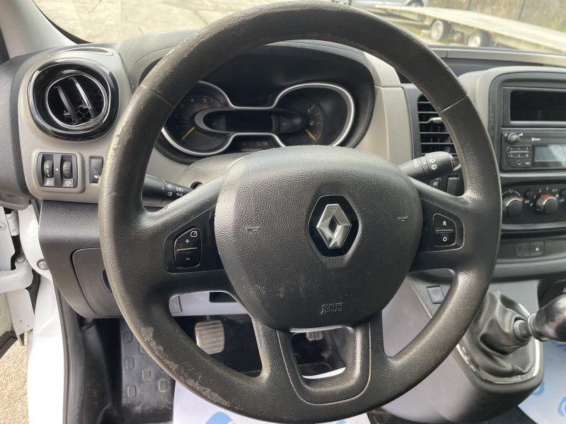 RENAULT TRAFIC 2015