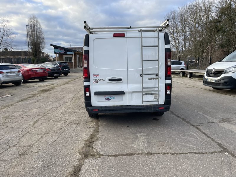 RENAULT TRAFIC 2015