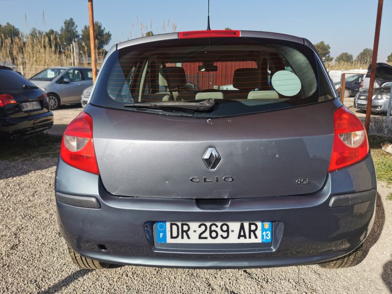 RENAULT CLIO III 1,4 98ch privilege 2006