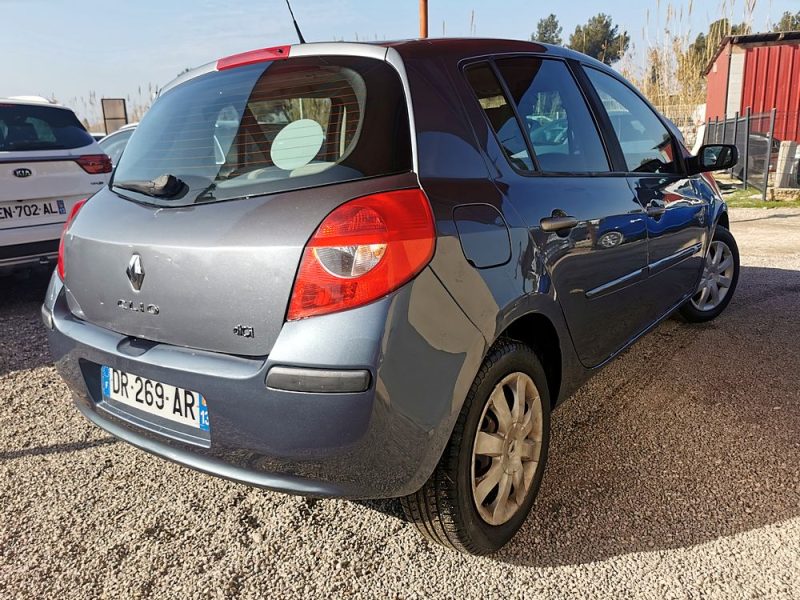 RENAULT CLIO III 1,4 98ch privilege 2006