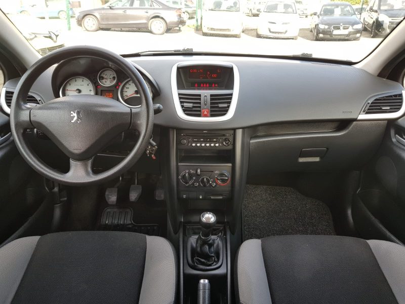 PEUGEOT  207 1.4i 75CV URBAN