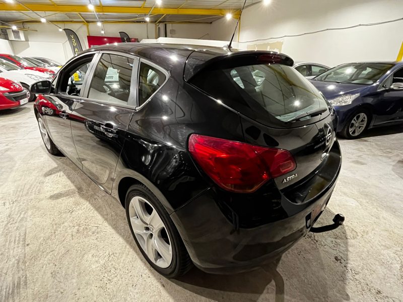 OPEL ASTRA J 2011