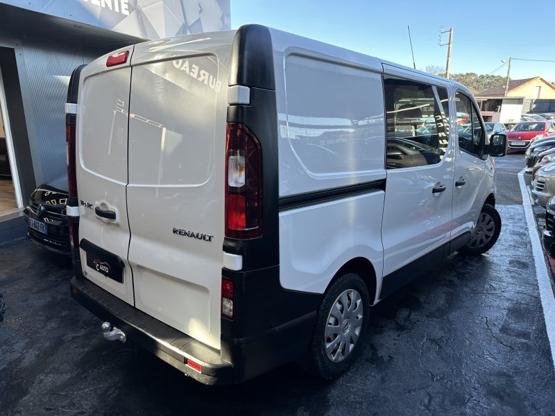 RENAULT TRAFIC III Camionnette 2015