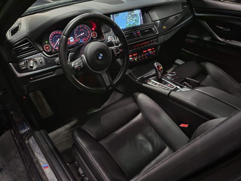 BMW SERIE 5 530d 258cv X DRIVE BVA PACK M / VIRTUAL COCKPIT / TOIT OUVRANT / SIEGES ELECTRIQUES / CA