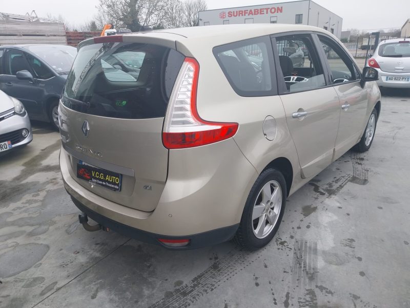 RENAULT Grand Scenic III 1.5 dCi 110 Dynamique