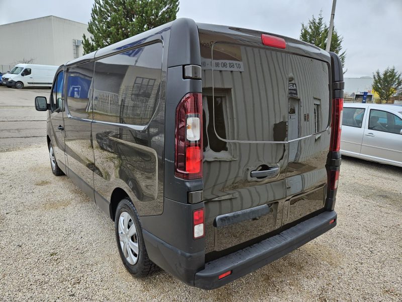 RENAULT TRAFIC III Camionnette 2017