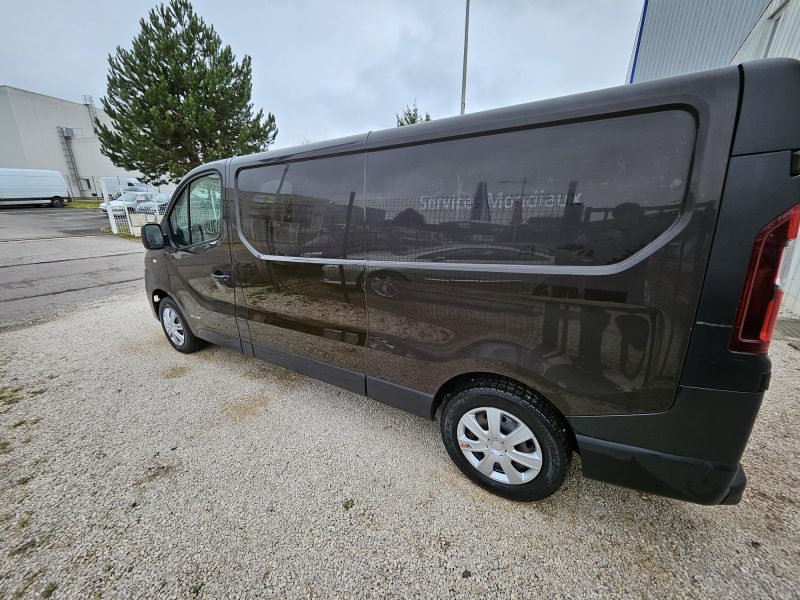 RENAULT TRAFIC III Camionnette 2017