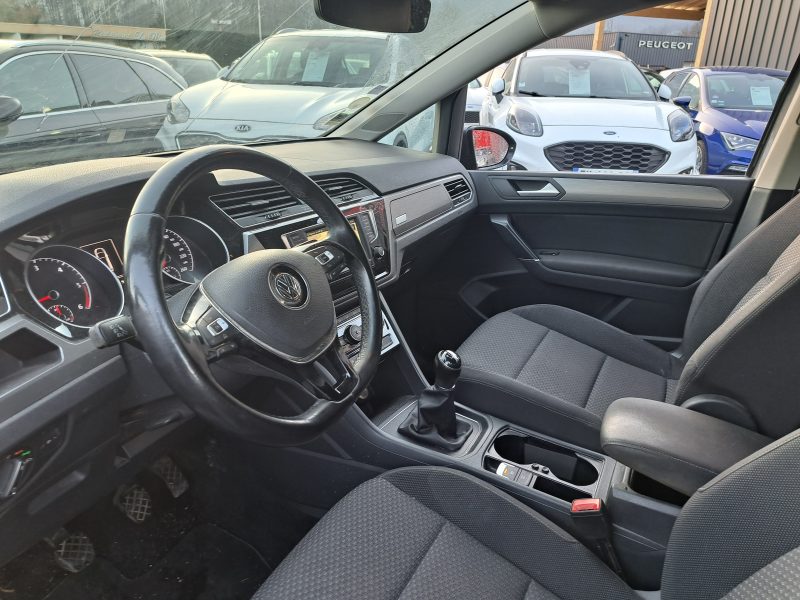 VOLKSWAGEN TOURAN 2016