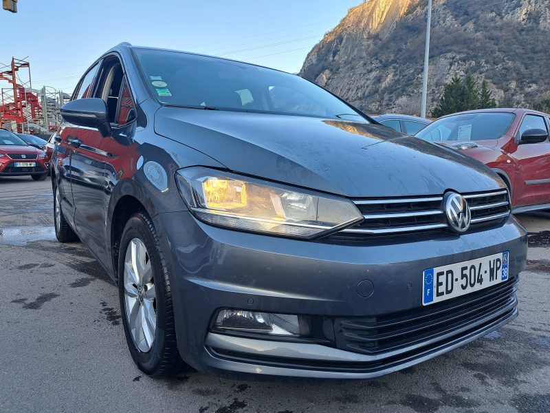 VOLKSWAGEN TOURAN 2016