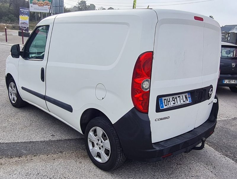 OPEL COMBO Camionnette/Monospace 2014