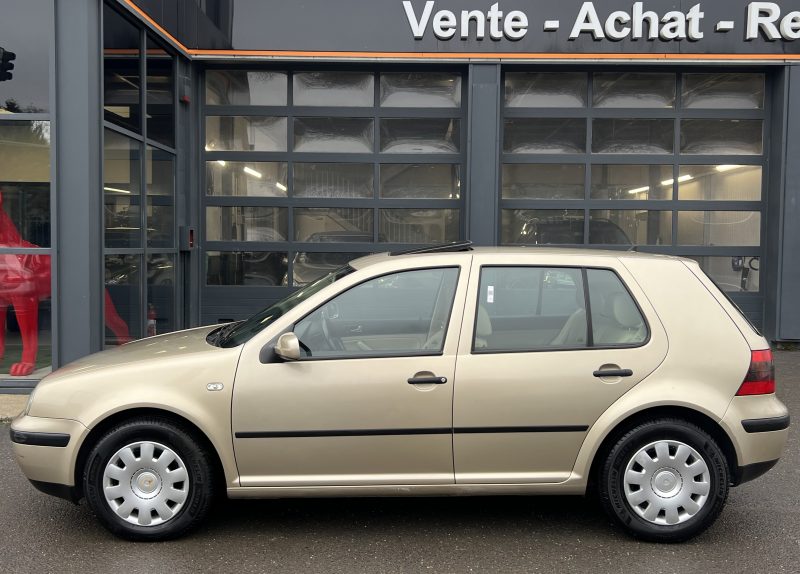 VOLKSWAGEN GOLF 4 IV CARAT 1.6 105 Cv 1ERE MAIN / CUIR TOIT OUVRANT ORIGINE FRANCE - GARANTIE 1 AN