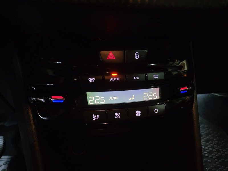 PEUGEOT 2008 1.2 PureTech 82cv Allure // APPLE CARPLAY/ANDROID AUTO/SIEGES CHAUFFANT