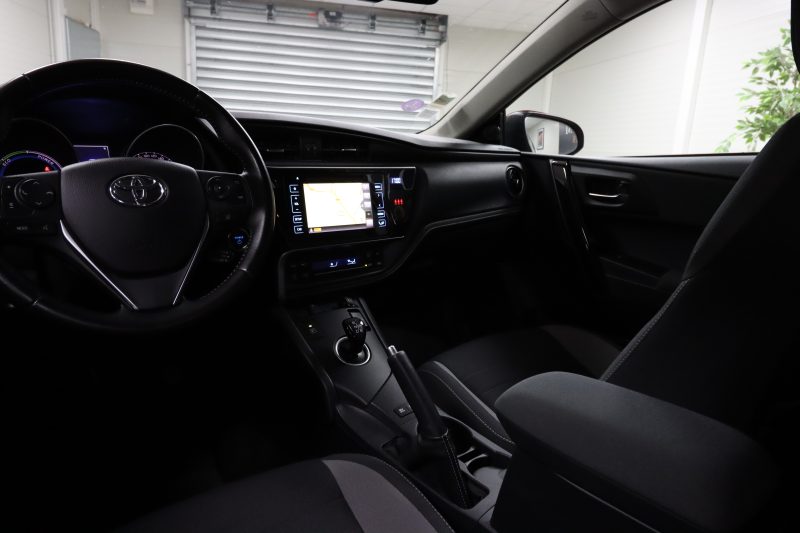 TOYOTA AURIS 2016