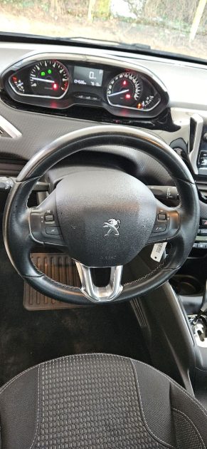 PEUGEOT 208 ALLURE/BOITE AUTOMATIQUE 