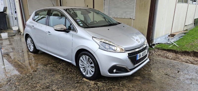 PEUGEOT 208 ALLURE/BOITE AUTOMATIQUE 