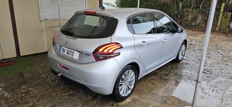 PEUGEOT 208 ALLURE/BOITE AUTOMATIQUE 