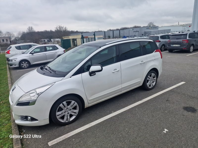 PEUGEOT  5008 2.0 HDI 150 CH