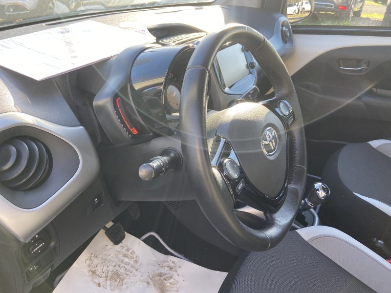 TOYOTA AYGO 1.0 VVTI XSHIFT XPLAY 69CV