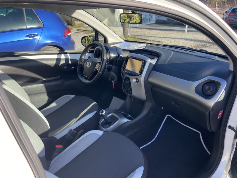 TOYOTA AYGO 1.0 VVTI XSHIFT XPLAY 69CV