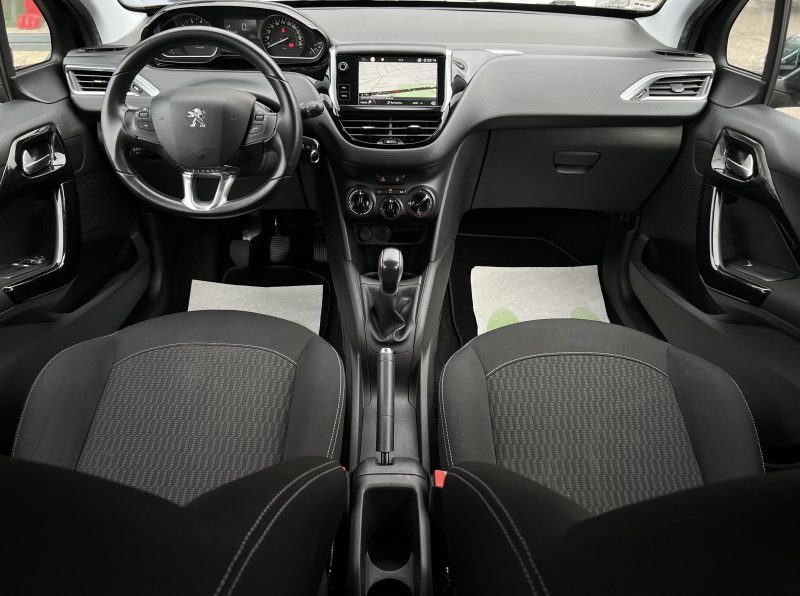 PEUGEOT 208 PHASE 2 STYLE 1.2 82 Cv GPS APPLE & ANDROID REGULATEUR 5 Pts CRIT AIR 1 - GARANTIE 1 AN