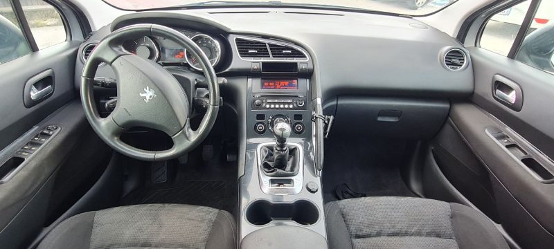 PEUGEOT 3008 2011