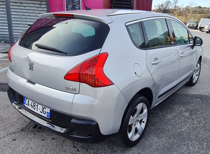 PEUGEOT 3008 2011