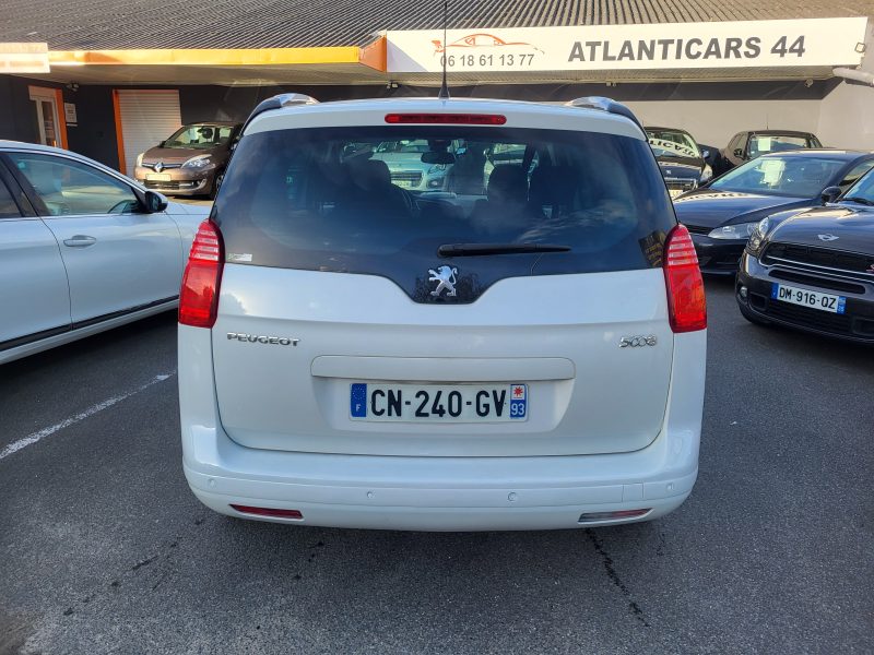 PEUGEOT 5008 2012