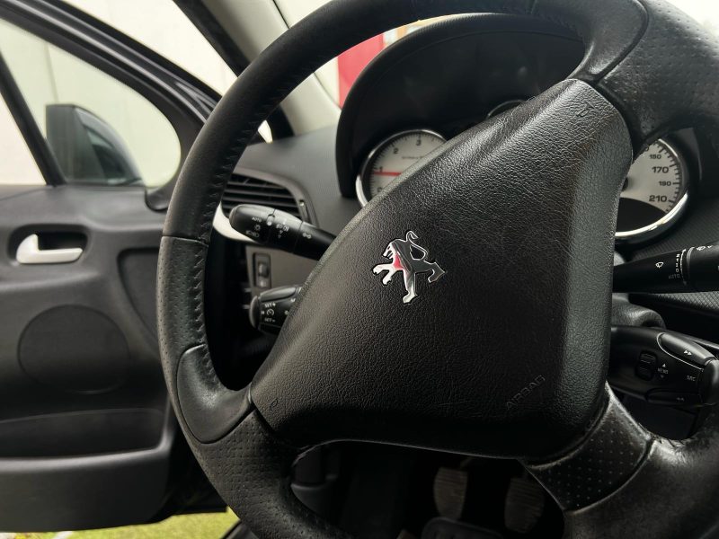 PEUGEOT 207 2012