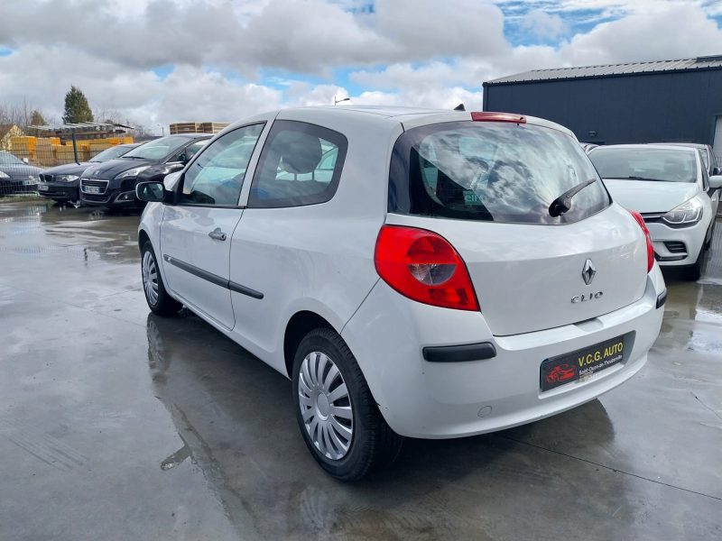 RENAULT CLIO III 1.5 dCi 70 Extreme foncé clim