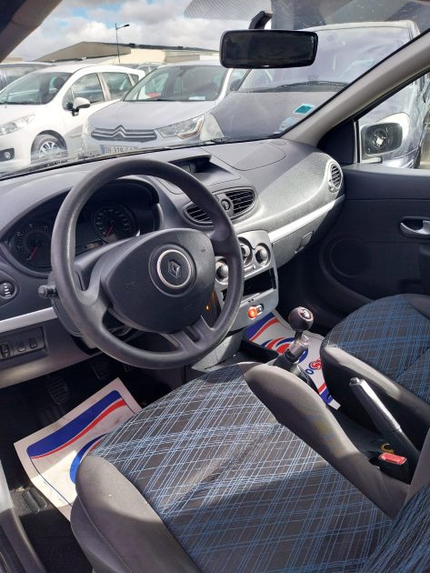 RENAULT CLIO III 1.5 dCi 70 Extreme foncé clim