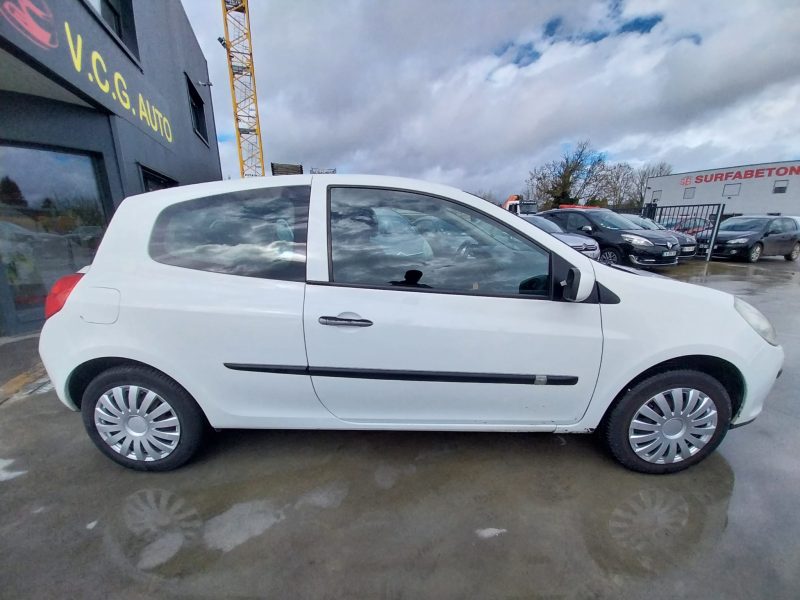 RENAULT CLIO III 1.5 dCi 70 Extreme foncé clim