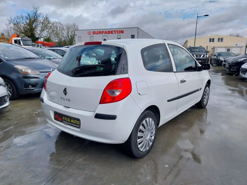 RENAULT CLIO III 1.5 dCi 70 Extreme foncé clim