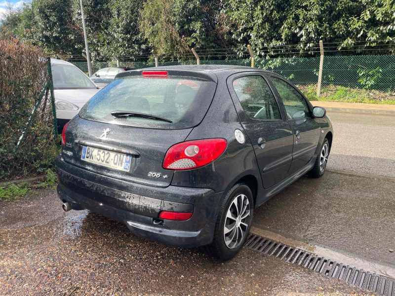 PEUGEOT 206+  1.4i 70CV