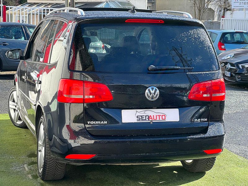 VOLKSWAGEN TOURAN 2012