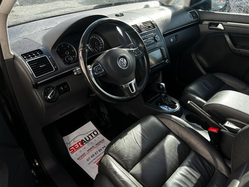 VOLKSWAGEN TOURAN 2012