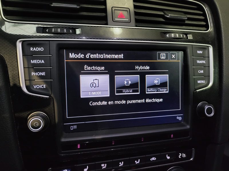 VOLKSWAGEN GOLF VII GTE 207 CV TOIT OUVRANT / CAMERA / SIEGES CHAUFFANTS / APLLE CARPLAY