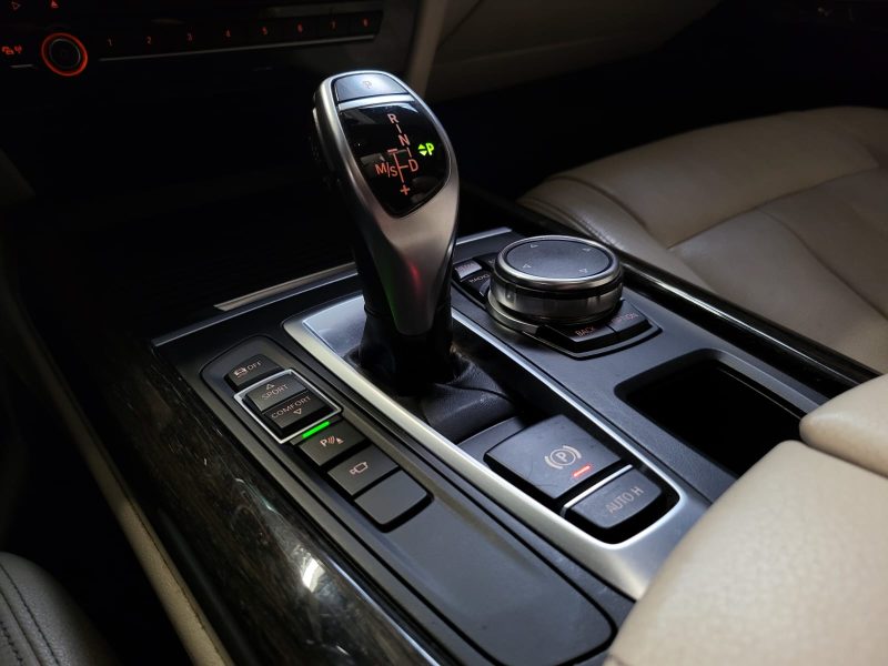 BMW X5 S-Drive 25d 218cv LOUNGE TOIT OUVRANT / ATTELAGE / 360° / CUIR BLANC ELECT A MEMOIRE