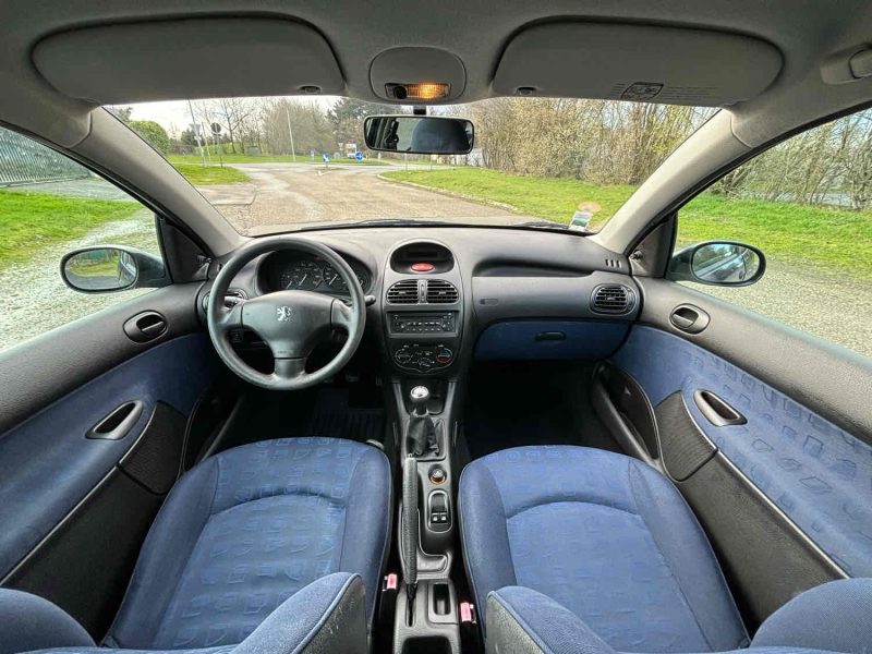 PEUGEOT 206 1.4 i 75CH XT