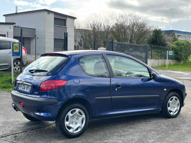 PEUGEOT 206 1.4 i 75CH XT