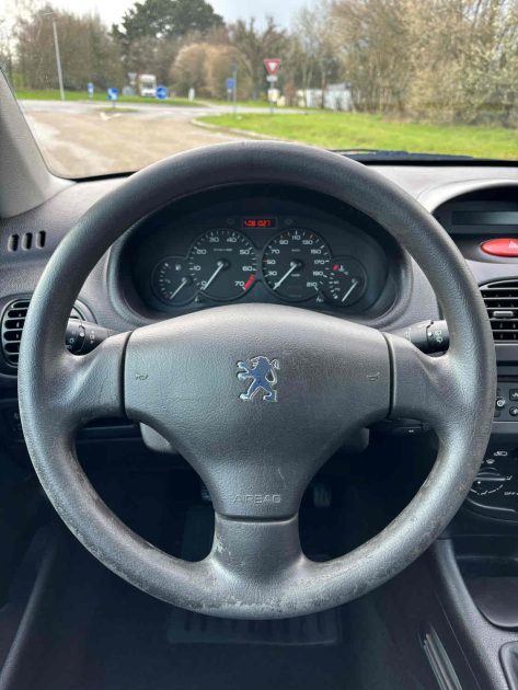 PEUGEOT 206 1.4 i 75CH XT