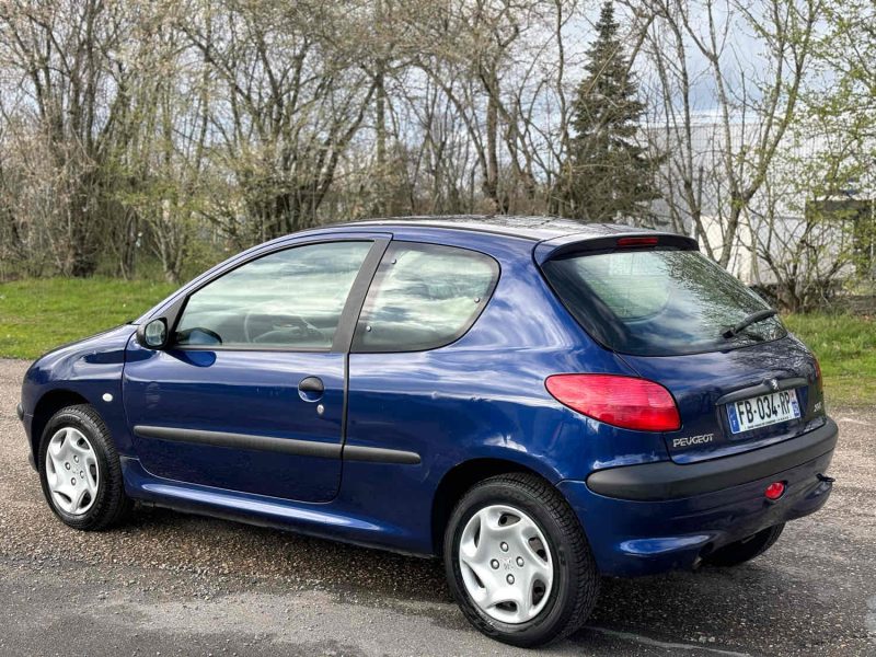 PEUGEOT 206 1.4 i 75CH XT