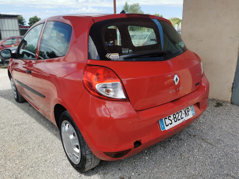 RENAULT CLIO 3 1,2 16V 75CH COLLECTION 2013