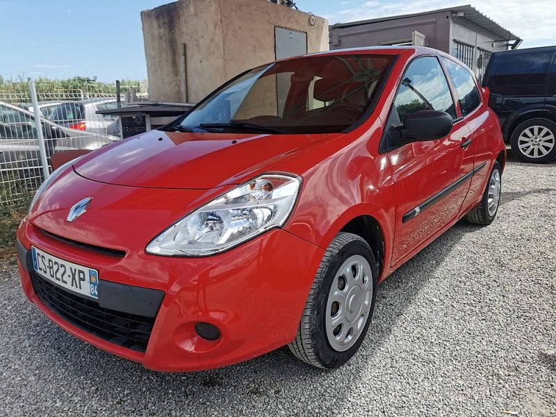 RENAULT CLIO 3 1,2 16V 75CH COLLECTION 2013