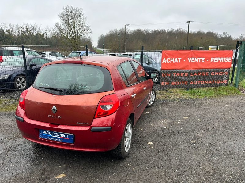 Renault Clio 1.6 Privilege 2006 - 68314 KM