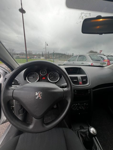 PEUGEOT 207 1.4i 75cv 